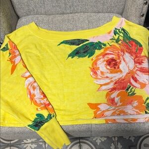 Cropped sweatshirt in a super bright yellow.